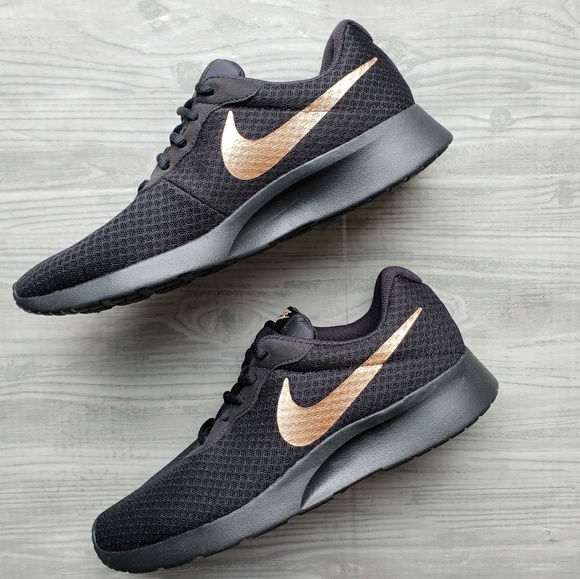 nike tanjun gold black